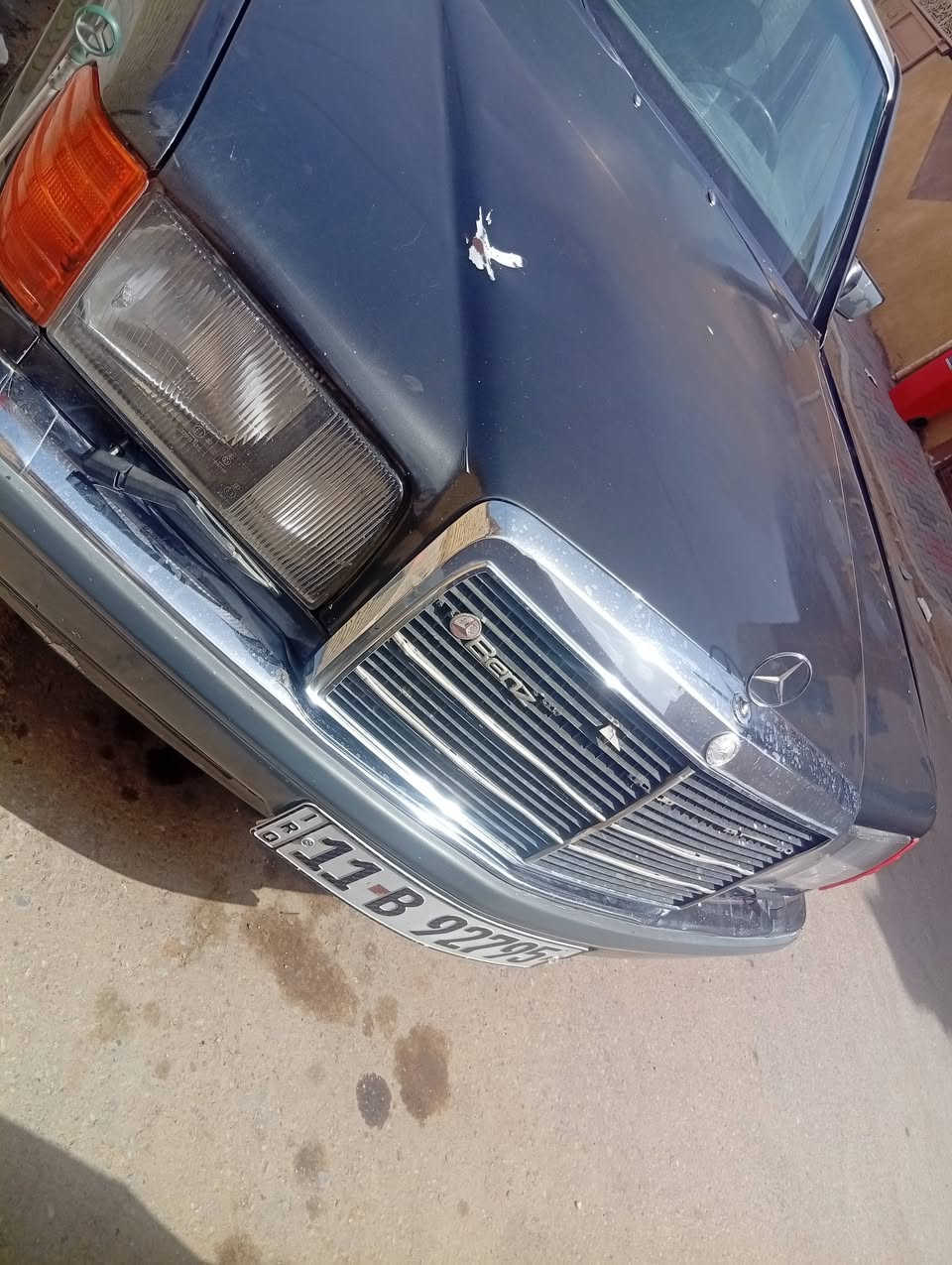السلام عليكم سياره مرسيدس للبيع سعر 60 ورقه بيها مجال العنوان كربلاء حي الميلاد محرك  بلادي*********** الموديل 1989
