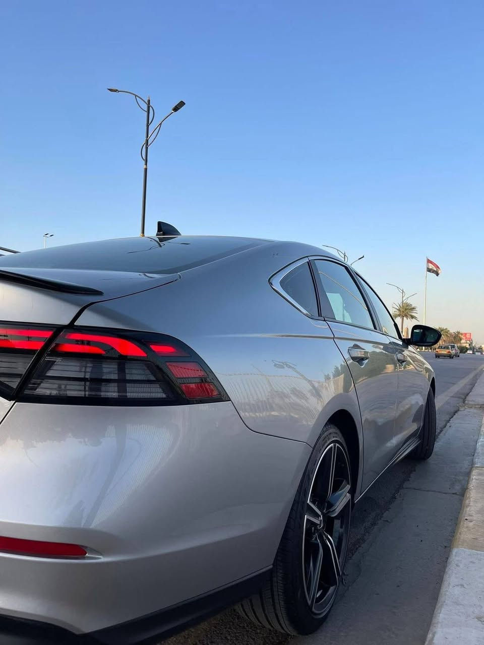 السلام عليكم 
هوندا اكورد 2024 للبيع الفئه سبورت السياره جديده ماشيه43000قابل للزياده فول مواصفات رادار قيادة شبه ذاتيه بنوراما بصمة تشغيل وتشغيل عن بعد تحديد مسار ومواصفات السبورت معروفه ورقم بغداد جديد وبأسمي  السيارة ماناقصها اي شي السعر 190 وبيها مجال بسيط
للاستفسار الاتصال على ‏‪0783 060 0099‬‏
