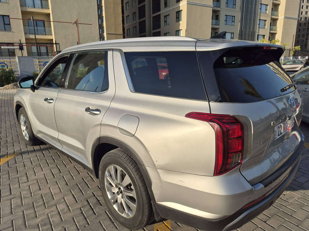 السلام عليكم 
هيونداي باليسايد 2023 
وارد امريكي 
مواصفات SEL 
محرك 3.8 
ماشية 24 الف ميل 
ضررها جاملغ السايق صبغ 
بصمة وتشغيل عن بعد 
كشنات جلد وتدفئة كشنات 
كشنات امامية كهرباء 
جنطة كهرباء 
كشنات الوسطية سياحي منفصل 
رادارات امامي وجانبي قيادة ذاتية وتحديد مسار 
شحن وايرلس 
حساسات خلفية 
وبعد هواي مواصفات بيها 
دخول جديد وترقيم جديد اربيل 
سنوية بأسمي تحويل مباشر 
السعر 268 وبيها مجال 
مكاني بغداد حي الجهاد 
***********
***********
