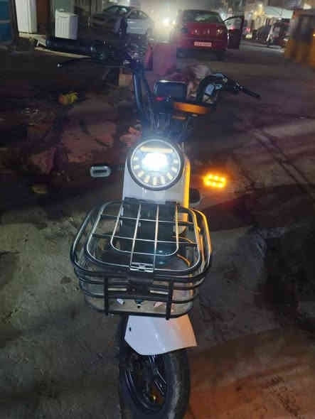 السلام عليكم عندي دراجه شحن حجم 14 بصمه وسويج شاره يمنه يسره لايت عالي ناصي مسجل كير ثلاثة  نمرات هورن ستانين ربعه بطاريات سرعه 99 مفوله من كال شي ما داخله تصليح بعدهي جديده سعره 400 العنون بغداد ابو دشير شارع صيرفه رقم هاتف ***********//***********
