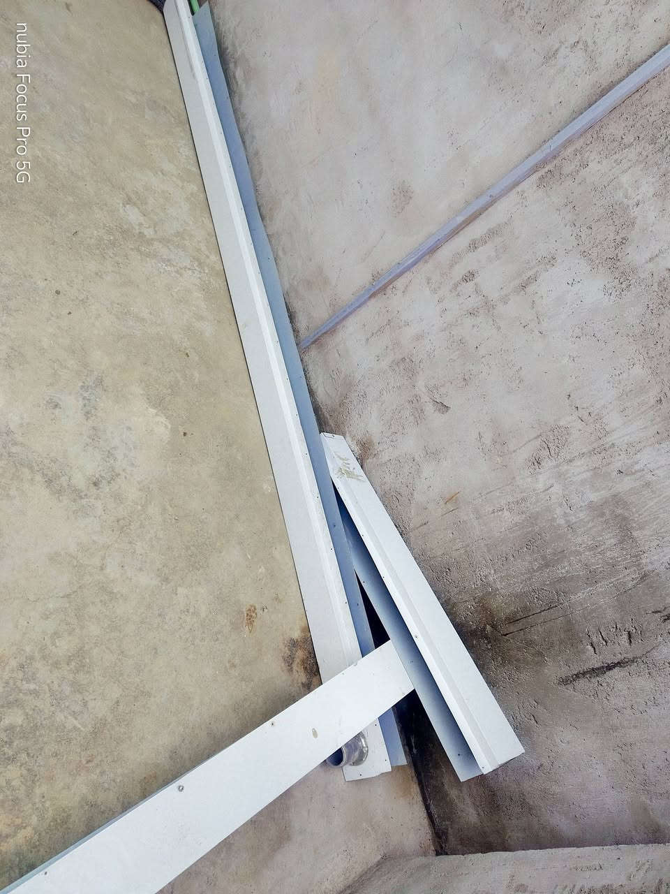 عندي ساقيات 5 امتار جدد مامستخدمات للبيع تصل ودلل مكاني بغداد ***********
