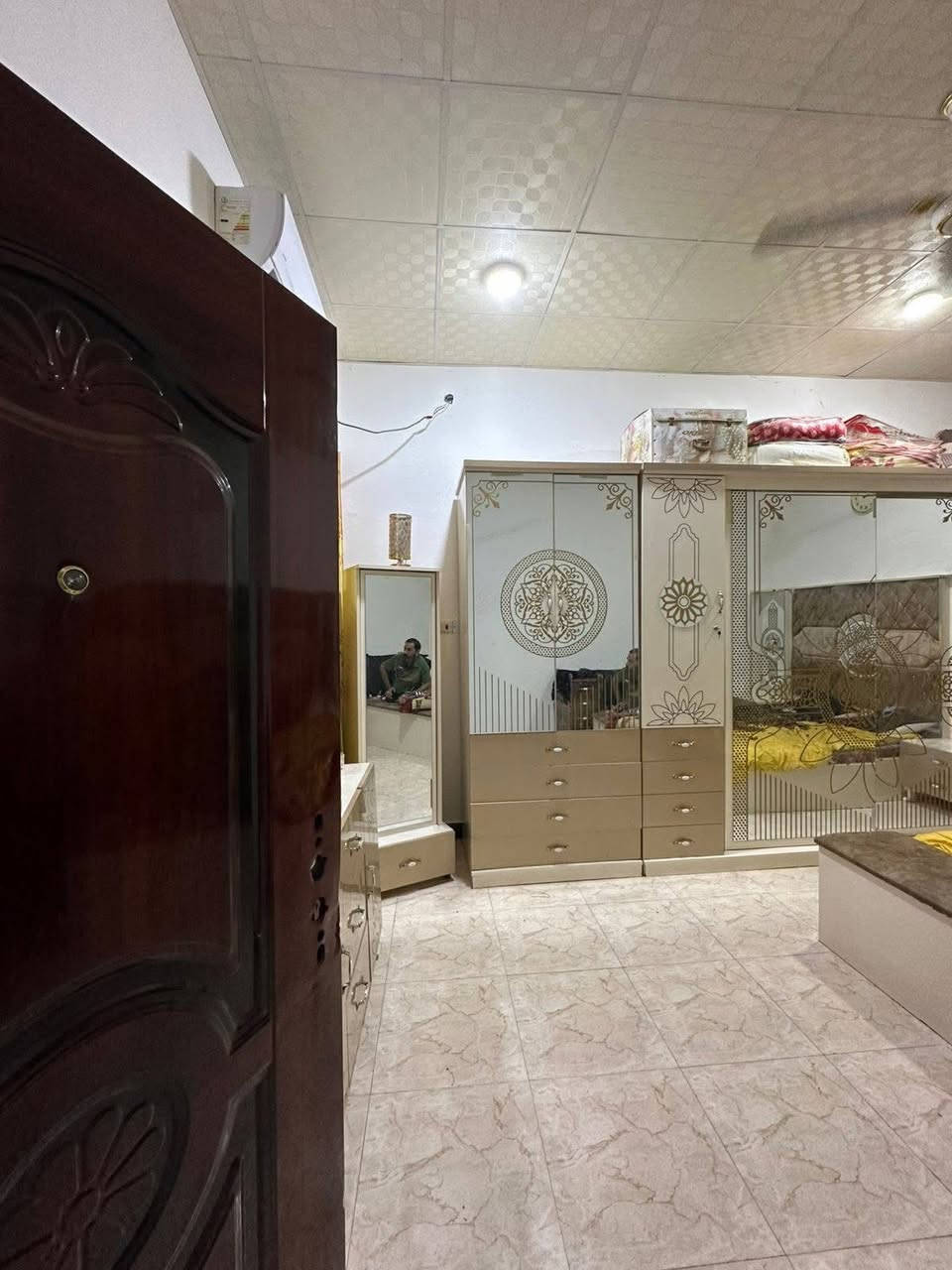 🏡 للبيع بيت سكني – أبو الخصيب / العوجة
السلام عليكم ورحمة الله وبركاته

بيت سكني بمساحة 100 متر مربع، موقع مميز في أبو الخصيب – العوجة.

🔹 يتكون من:

* غرفة كبيرة
* صالة
* ديوانية
* مطبخ
* حمام مع تواليت داخلي
* تواليت خارجي

📄 الطابو: زراعي عراقي

💰 السعر: 42 مليون دينار عراقي قابل للتفاوض

📞 للاستفسار والتواصل (اتصال أو واتساب):
***********

نسأل الله التوفيق للجميع
