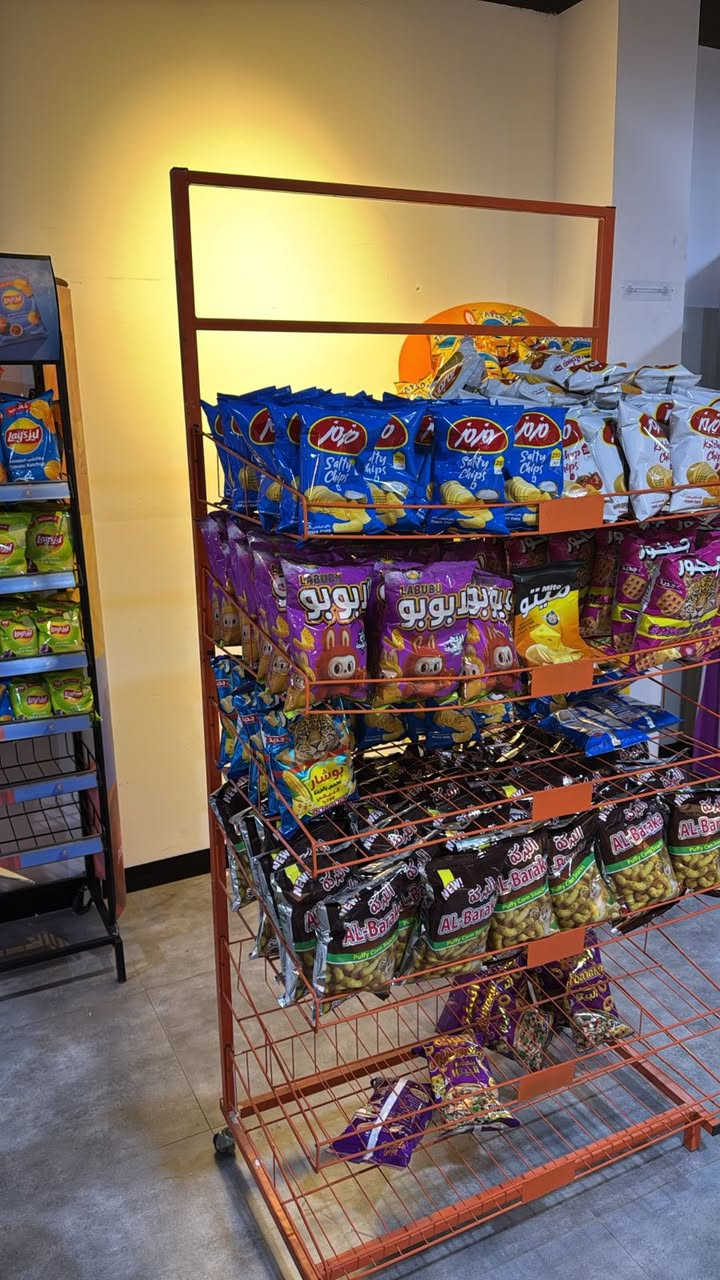 عارضة جبوسة ٥ رفوف للبيع ب ٧٥———————-عارضة مشروبات ٥ للبيع ٢٥٠ ——— عارضة مشروبات ٥ رفوف للبيع ب ٣٠٠ —— العنوان : حي المزارع - مجموعة معاهد النور - التواصل على الرقم فقط / ***********
