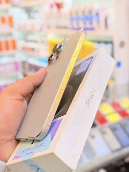 ايفون 15برو ماكس ذاكره 256بطاريه 98‎%‎جهاز اخو جديد زلغ واحد مابي وتر بروف جهاز بمعنه كلامه نضيف هوه جديد سوه عربي شرق اوسط لا مفتوح ولا مصلح ملحقات كامله ضمان 5ايام من مركز لوان مميز 
سعر مليون 100الف قفله من الاخير 
بغداد البياع شارع عشرين مكتب ماستر للمبايل 
***********
