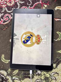 آيباد ٩ ٦٤ • بطارية ٨٠٪ • نجف