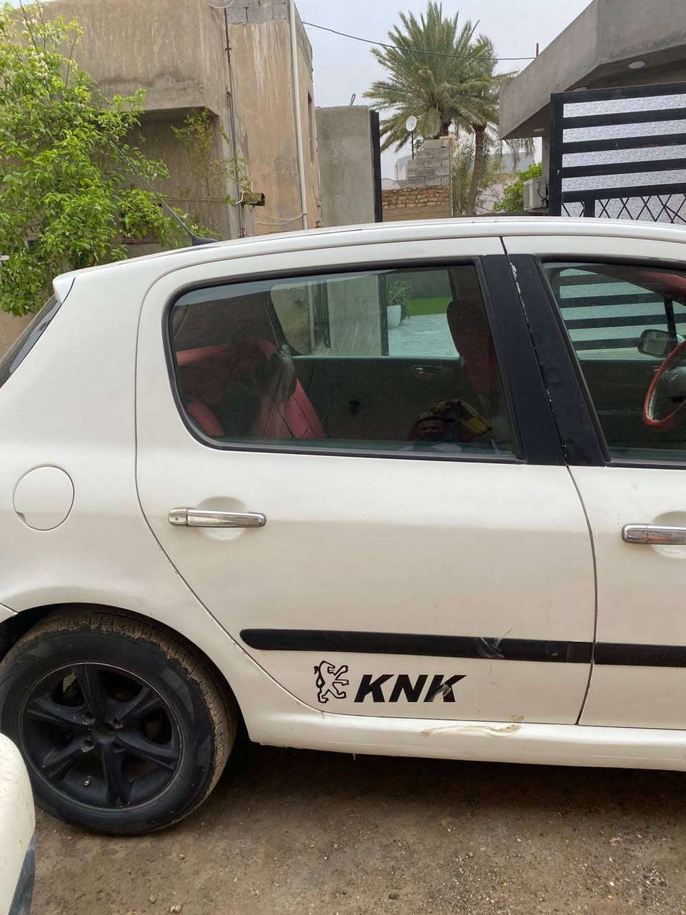 السلام عليكم 
السيارة للبيع 
 بيجو 307
موديل 2005 
رقم بغداد ب اسمي 
محرك جيد
كير جديد 
عليها ادامه كامله 
فيتم بلكات مجاول نوزلات جويتر تايرات باتري كلهن جدد
الدواخل مالتها  كلها جديده 
مصبوغة حزام السياره 
والسونار مالتها مرفق بلمنشور 
عنوانها ديالى خان بني سعد 
السعر 46 وبيها مجال بسيط حق الجية 
رقم الهاتف للتواصل  ***********
