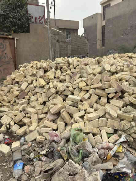 سلام عليكم ورحمة الله وبركاته 
يتواجد طابوق اصفر مستعمل للبيع الكميه 3 دبل نضيف والسعر مليون للاستفسار الاتصال على الرقم ***********
