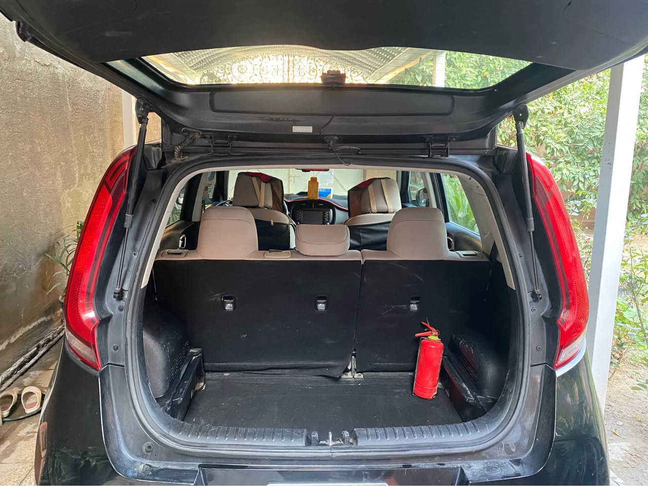 السلام عليكم 
للبيع كيا سول ٢٠٢٠ باسمي رقم بغداد 
حادثها بسيط امامي بنيد مبدل وجاملغ معدل نفسه جهة السايق وبيها شخطات بسيطة موضحة بالصوور مابيها اي ايرباك طااك 
كل الايرباكات سليمة 
ماشية ٦٥٠٠٠ كم 
محرك ٢٠٠٠ دووش ومواصفات معروفة رادار امامي وخلفي وجوانب وتوقف ذاتي والثبات ع المسار ومثبت سرعة وبقية المواصفات معروفة فئة s 
السعر ١٣٧ ورقة وبيها مجال للشراي
رقمي *********** بغداد, العراق
