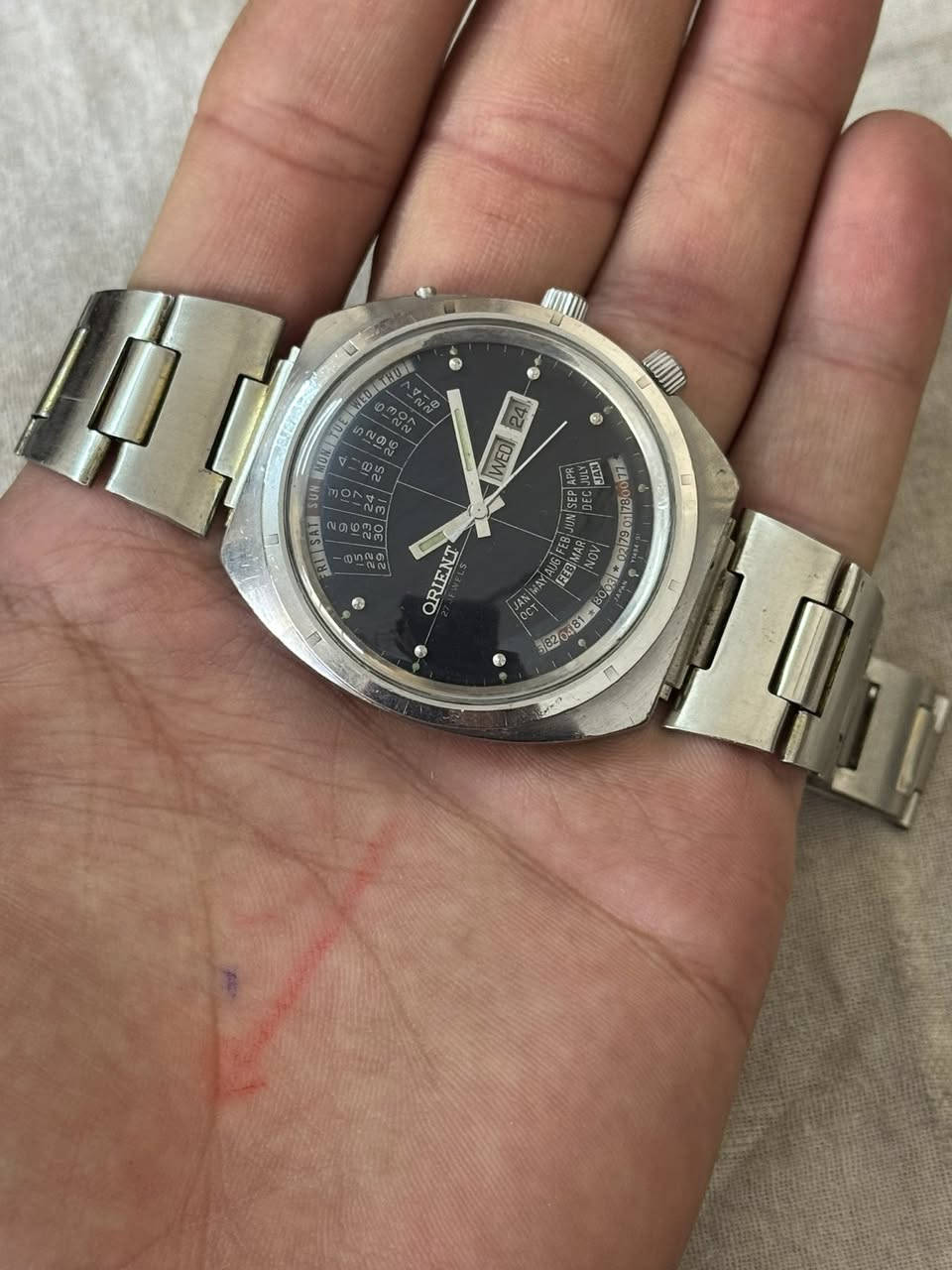 ساعة اورينت دولي اتوماتيك
انتاج قديم 
نافذة عرض الشهري و اليومي 
القطر 44
نظافة عاليه جدا 
شغل مضبوط 
سير اصلي
انتاج خاص
السعر على الخاص 
يوجد توصيل لجميع المحافظات 
***********
