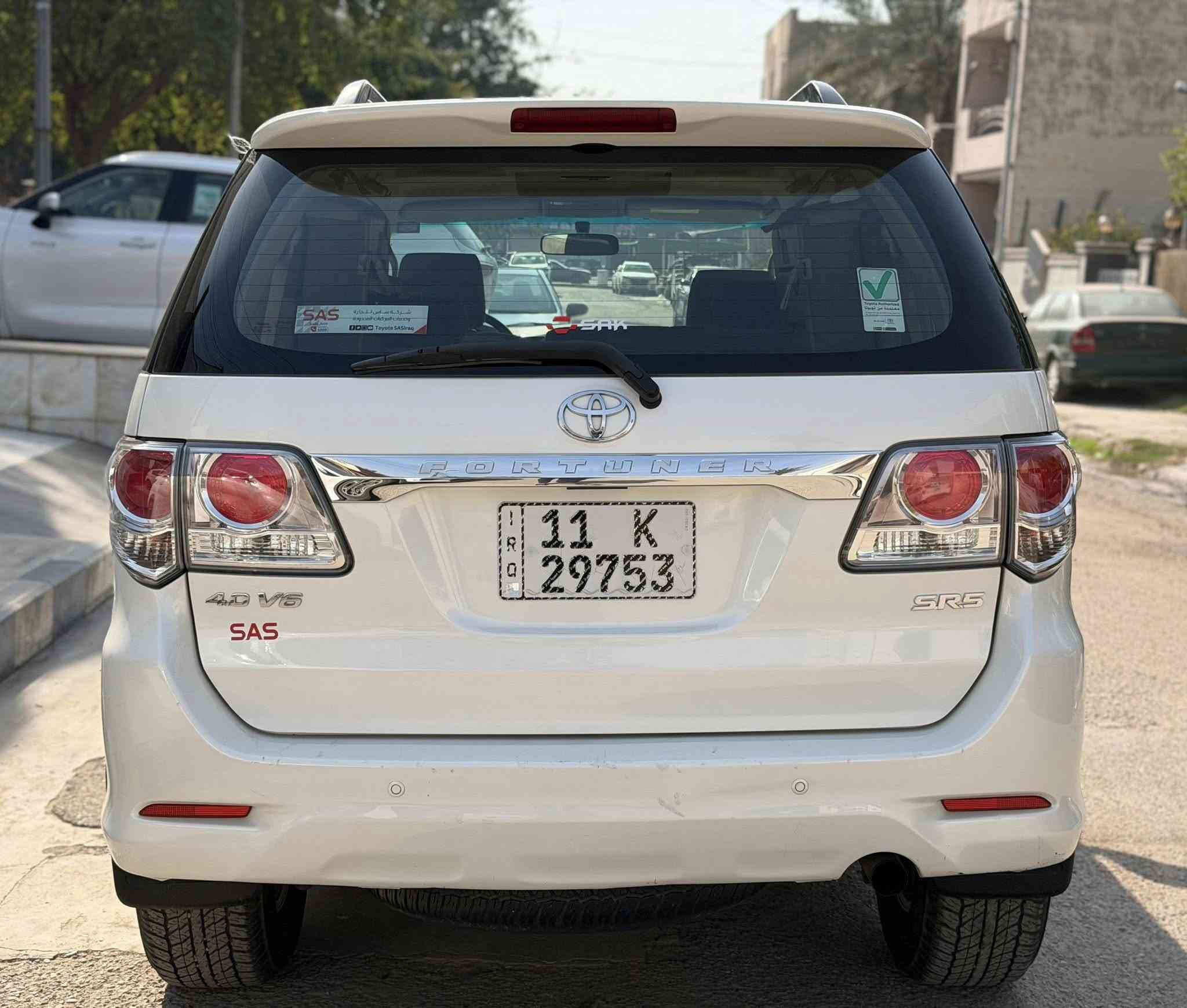 السلام عليكم
تويوتا فورتشنر 2014 خليجي وكالة تويوتا 
محرك 4000 V6 ستة سلندر
فور ويل درايف 4*4
٧ راكب 
٣ قطع تبريد
تبربد شاشة
( مكفولة من الصبغ و البارد ) نظيفة جداً
ماشية 150 الف كيلو

السعر 22,500$ (225 ورقة )
رقم بغداد بأسمي 
مكانها بغداد / شارع فلسطين 
***********
