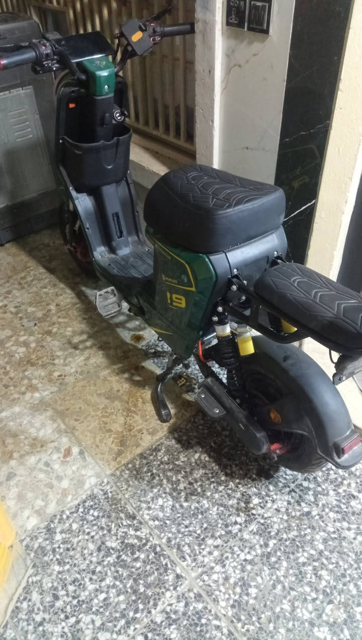 السلام عليكم
للبيع دراجة شحن R9  دراجة نظيفةجدا

المواصفات:-

1-سرعة 70 حقيقي

 2-نظام الرجوع إلى الخلف(R)

3-لايت زنون مع سكن لد متغير او ثابت

4-نظام بلوتوث

5-جك كشن

 6-دسك بريك شحط

7- ويل رياضي 

8-ملف 2000Wحقيقي

 9-دبل رياضي غاز

10- اسويج 

11-تايرات جبلية مع نظام تزحلق

12- اي عطل بلدراجة يظهر على شاشة الدراجة

13-لا تتأثر بلمطر او الماء القوي 

العنوان بغداد  البلديات 

للإستفسار الاتصال على الرقم *********** السعر  300 وبيهه مجال  الدراجه. يرادلهه بطاريات  فقط الدراجه كلشي شغال بيهه كارت الضمان موجود ماخذ الدراجه من حسن وحسين
