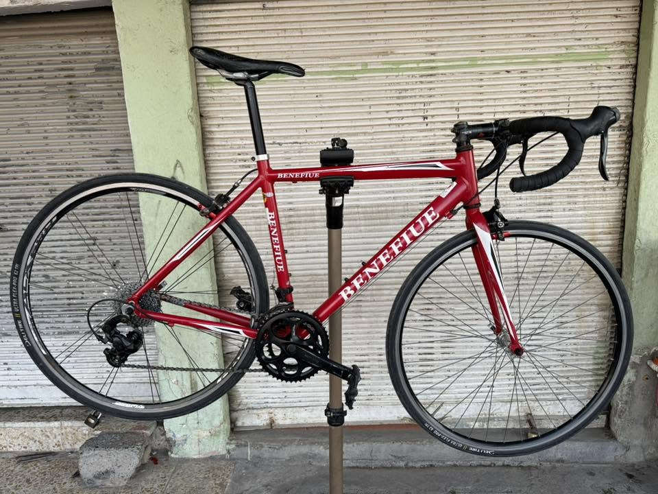 دراجة هوائية شركة بنيفيو 🚴🏻‍♂️ رود سباق 

الصنع صيني 🇨🇳 الأصلي مال باله 

سنة الصنع عام 2020

القياس28/c700

المعدن ألمنيوم 

قياس الفريم M مديم 50cm

السستم شيمانو تورني ياباني 

المكينة 3/8

لعابات شيمانو تياكرا 

نقال امامي شيمانو تورني

عقرب خلفي شيمانو تورني 

السعر 250 الف دينار 

عنوان المحل موصل أيمن تقاطع شارع كنيسة الساعة 🚴🏻‍♂️🚴

يوجد توصيل 🚚 كافة محافظات العراق 🇮🇶 

☎️***********
📞***********
