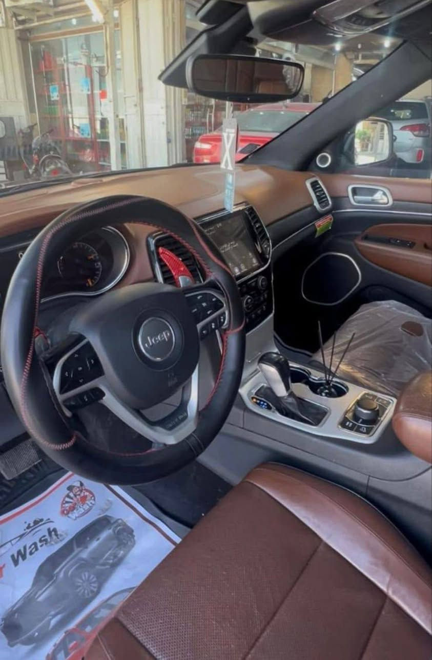 🚙🚙للبيع مستعجل 🚙🚙

نوع السياره جيب كراند شيروكي مديل ٢٠٢٠ الون اسود كفاله عامه من الضربه والشخط وكلشي. محرك ٨ سلندر ٥٣٠٠

مواصفات.......
كفاله عامه كفاله عامه كفاله عامه
بصمه تشغيل عن بعد
اربع بصمات ابواب
فتحه بانوراما
رادار 
حساسات خلفيه امامي
شاشات عدد ٣ بلادي
تحكمات ستيرن 
مانع انزلاق
نضام النقط العمياء
جكات صعود ونزول
نضام تحديد المسار
نضام سستم سماعات بوس 
كشنات تدفئه تبريد
سياره ماناقصها برغي تايرات جدد 

وبيها هواي موصفات بعد ماعرفهن لان السياره فول وفريدهمن نوعها......

مداور ثاني يوم اوبنفس اليوم تدلل 

السعر ٣٠٠ وبيه مجال جدا بسيط حق الجيه 

للاسفتسار اكثر التواصل مع الرقم ***********
