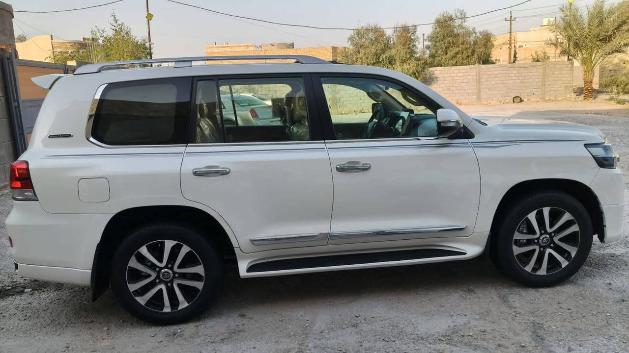 السلام عليكم 
السعر ((460))وبيها مجال للشراي 
***********
***********
لاندكروزر 2019 للبيع او مراوس كفاله عامه 6سلندر ماشيه 90 الف سياره جديده بمعنى الكلمه للاستفسار الاتصال على الرقم التالي
