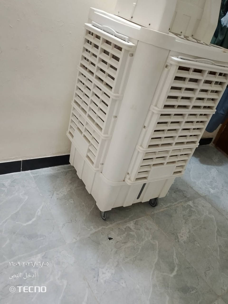 مبرده للبيع نضيفه جدا جدا سبب البيع هو صغر المكان السعر٣١٠ وبيه مجال بسيط للاتصال *********** المكان زعفرانيه
