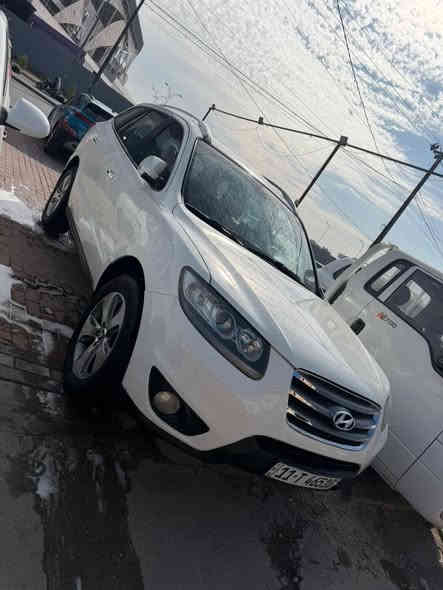 سنتافي موديل 2011  شركة العامة خليجية بيها صبغ بس شبر بل جاملغ الخلفي موضح بل صور والباقي مكفول مكينة 6 سلندر 3500. 7 راكب 3 قطع تبريد تحكم ستيرن جيهتين فتحة سلايد ويل كب فراشة وبيها مواصفات أكثر مكينة وكير خير من الله صدر امامي وخلفي جدد تبريد ثلج تخم تايرات جدد رقم بغداد الدولي الجديد ماشية 98 سعر 163 وبيها مجال للشراي للستفسار *********** عنوان بغداد البلديات
