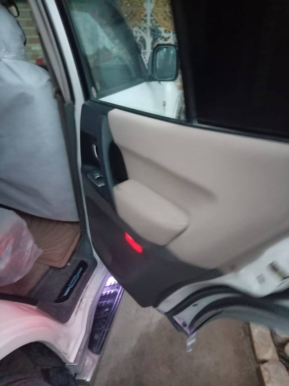 باجيرو ٢٠٠٤ مواصفات سبورت
كفاله عامه من الكلبه والضربه والصبغ
محرك وكير بلادي فور ويل 
رقم أربيل الجديد
تخم تاير وحداديه جديد

*********** وتساب موجود
مكان السيارة /ديوانيه
السعر ٩٠
