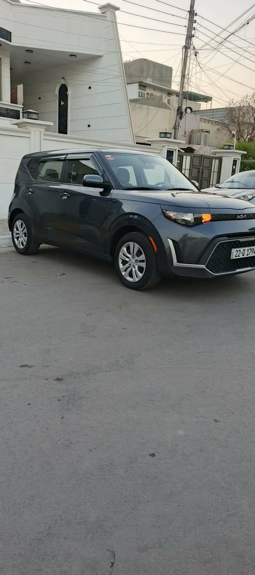 كيا صول موديل 23 وارد امريكي دخول جديد فحص وهزة وترقيم جديد اربيل باسمي تريد تحويل أو وكالة بدون متاخذ السيارة لاربيل تحويل مباشر 
((بدون حادث كلين تايتل ضرر باللحية مال الدعامية الأمامية))
مواصفاته 
LX 
محرك 2000 دوش 
رادار امامي 
شاشة تدعم كار بلي 
فول تحكم استيرن 
نظام كروز
نظام ضغط الهواء 
تحديد مسار توقف ذاتي 
اوتو ستوب 
وباقي المواصفات معروفة 
السعر ب 153 وبيه مجال بسيط 
مكان السيارة بغداد البياع 
للاستفسار الاتصال على الرقم *********** بي واتساب بغداد, العراق
