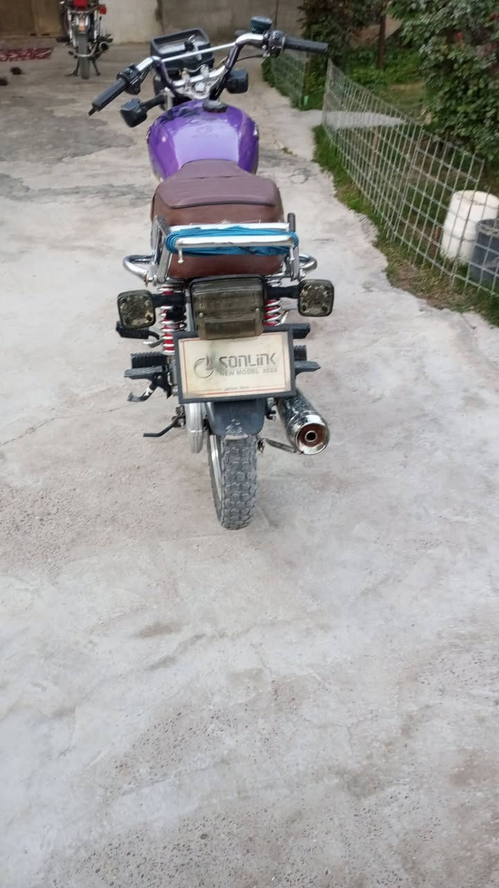 سيفان موديل 23 نظافة فول محرك سبانة ما ممدودة علي مكان شهربان سنسل الرقم ***********
سعر 575 بي مجال قليل
