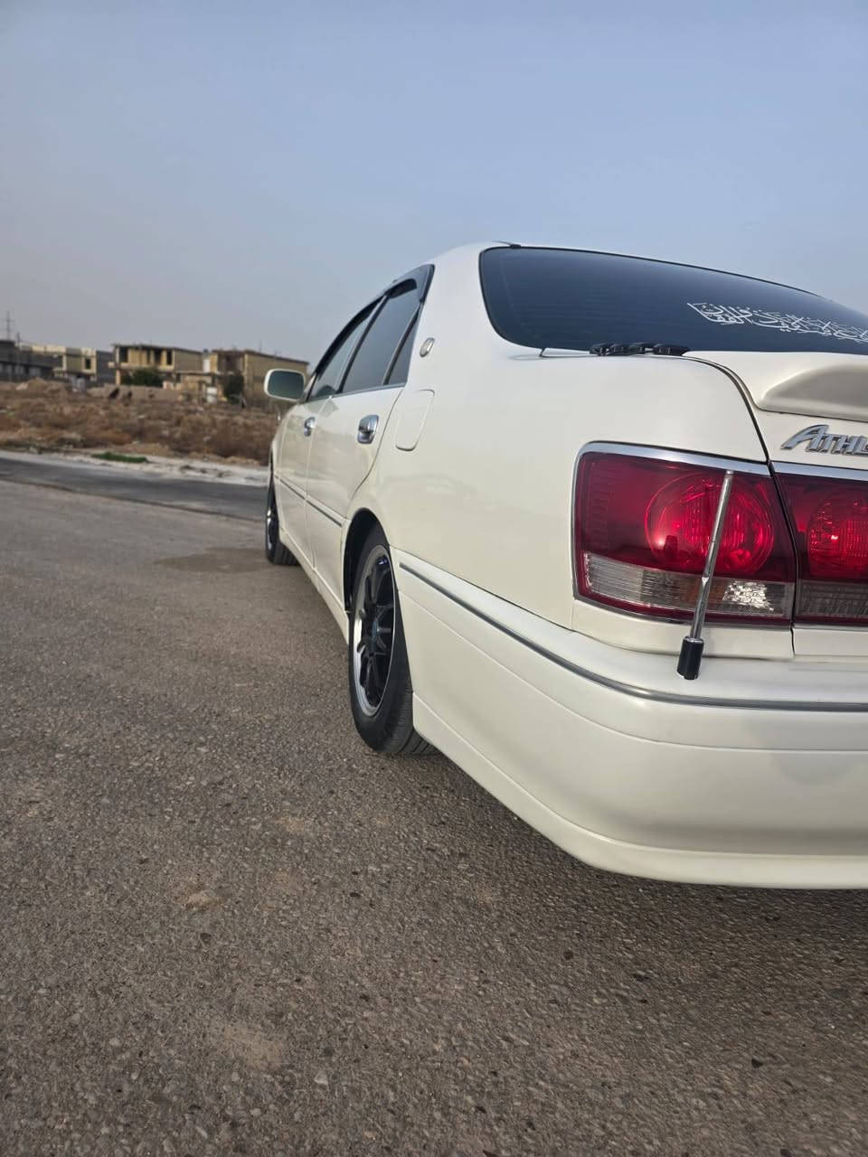 تحية طيبة للجميع
للبيع تيوتا كروان ملكة مديل 2001
***********
مواصفاتها السياره
رقم أنـبـار مشروع وطني مداور ثاني يوم 
✅ اصل عاديه محوله كرستال بل الكامل 
✅ديفور الجبير 
✅شاصي 75 
✅4دكم  
✅مري شفط 
✅ستيرن كهرباء
✅كشن كهرباء
✅برده خلفية +ثلاجه 
✅تحكمات خلفية 
✅جام كهرباء 
✅داخل بيجي مخمل 
✅ويل رياضي ياباني 
✅تخم تاير جديد  
✅حدادية بلجيس 
✅سبير + عده كاملة 
✅تبريد ثلج سلبت قطعتين 
✅قواعد ضوئية 
✅شاشة كبيره كرستال     
السياره تحويره نجف فوك وجوه دشبول امارات      
السياره كاملة مكملة••• لتواصل ***********
السعر (135)$
