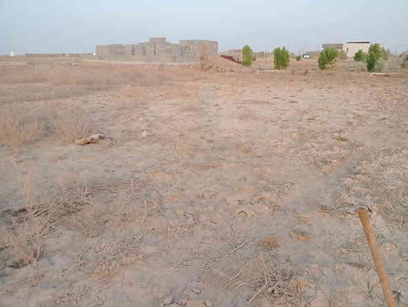 السلام عليكم إعادة نشر بسبب الوعود الكاذبه......قطعة أرض للبيع مساحتها 735 متر عقد زراعي بلجزيره الحوطه الريان شويه عن ملعب الريان وتنزل على ايدك اليمين تبعد عن الشارع العام مال الحوطه اقل الكيلومتر يمها ماء وكهرباء والمنطقه بيها بناء السعر 25وبيها مجال للشراي(واتساب ***********)
