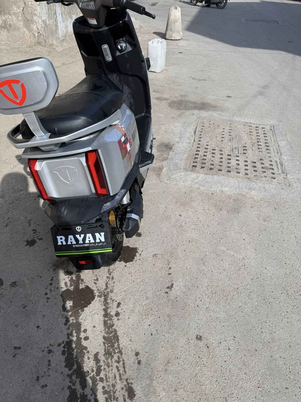 سلام عليكم دراجه ريان موديل ٢٠٢٦ صارلي شهرين استخدام كلش قليل  من ماخذه بعدهه لوك لون سلفر نضافه فول بصمتين مكاني شارع فلسطين رقم الهاتف 
السعر ٩٥٠ وبيهه مجال بسيط
***********
