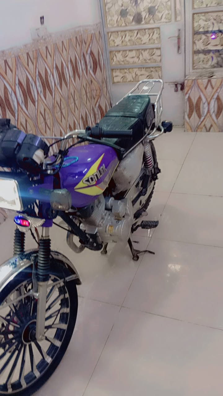 سلام عليكم دراجه سيفان للبيع خير من الله مكينه ناعمه وحلوه شكل شوف عينك نضافه ونصبه موديل 2025 اوراق كامله وصوليه وياها صندوكهة مال دلفري دراجه سبوع صالها عدي دهن جديد بانزين محسن دراجه تخبل سعرها 700 وبيها مجال بكاني بغداد مدينه ***********
