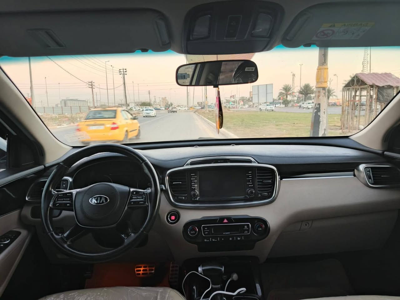 السلام عليكم سياره نوع سورنتو خليجي موديل 2020فول موصفات عده البنراما سياره سته اسلندر سبعه راكب 3قطع تبريد مري شفط جنطه كهربائي  كامره حساسات  شاشه كبيره كشنات جلد السياره كفاله عامه من ضربه وصبغ وتبديل السياره جديده ماشيه 55 كير مكينه حداديه تبريد كفاله عامه تخم تاير  اسبير مانزل العنون كربلاء السعر 253 رقم الهاتف ***********تحويل مباشر بسمي
