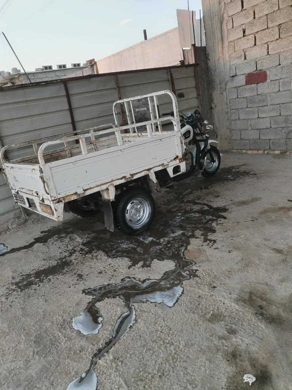 السلام عليكم  للبيع موديل 2018 اوراقها كامله مكينه ما مفتوحه  شاصي كفاله مكانه شطره سعر خاص هذا الرقم ***********
