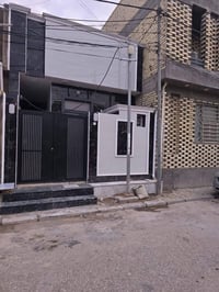 دار للبيع مساحه 100 مترحي الوفاء منطقه الاساتذه شارع 10تبليط غرفه وصال...