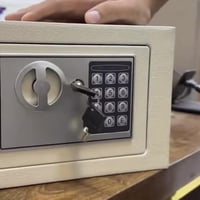 قاصة • جديدة • رمز ومفتاح