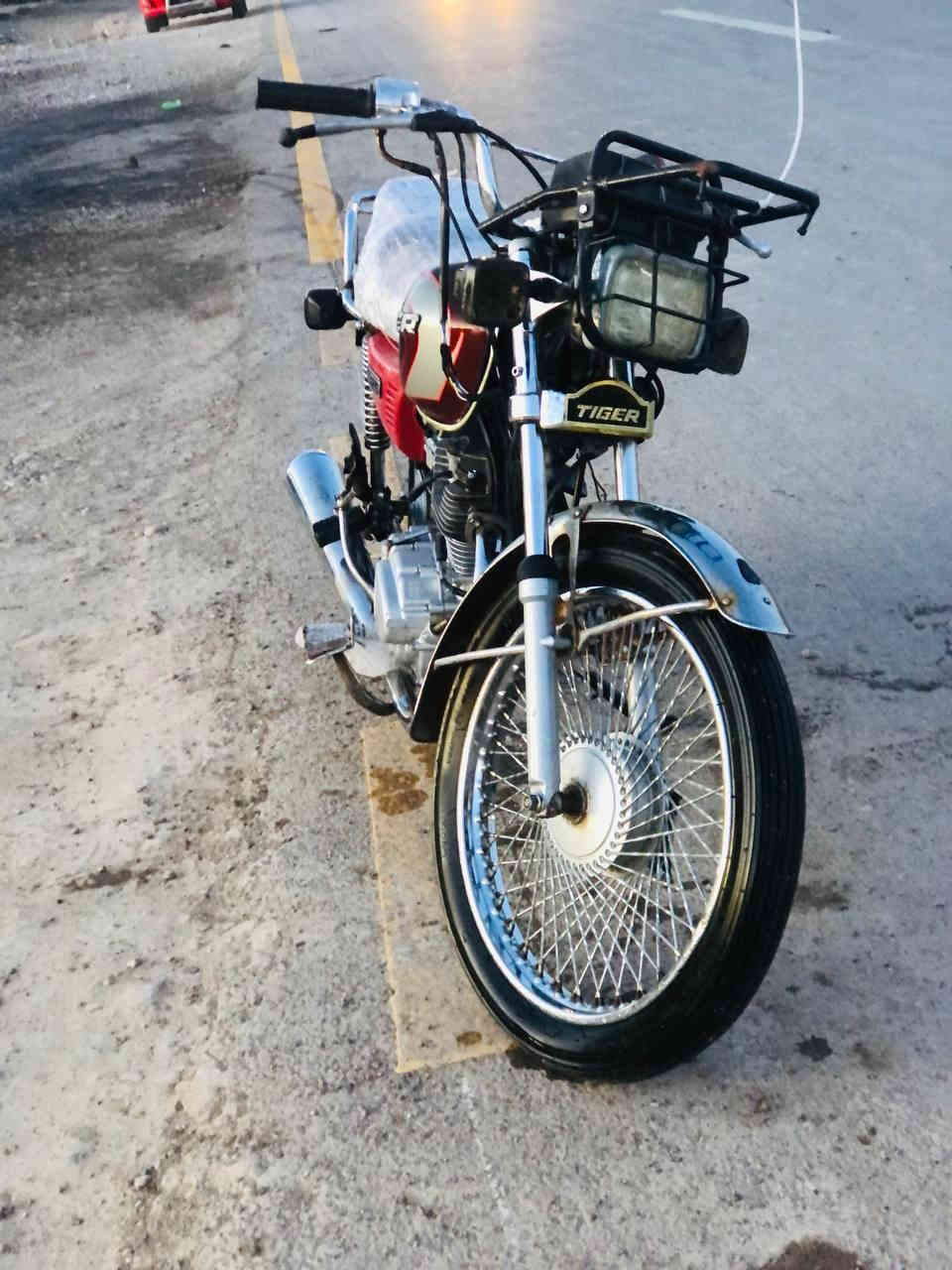 تايكر 2020 جاهز من كلشي
لا صرف ولا صوت  ولا ينكط دهن 
كهربائيات كلها شغالة نشاط فوول 
السعر 300 وبي مجال ويرهم مراوس 
العنوان الشركاط الساحل الأيسر اسديرة وسطى 
***********  بي واتساب
