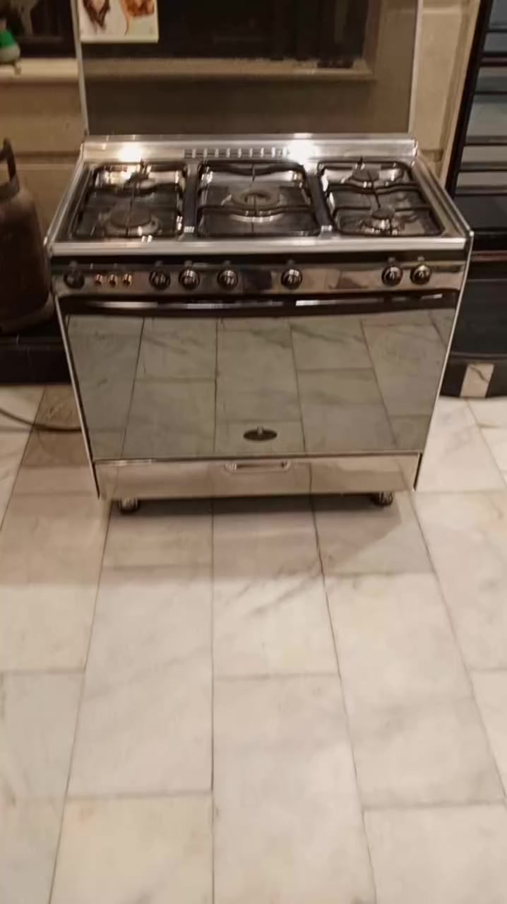 السلام عليكم طباخ كريازي البيع
بغداد مدينة الصدر سعره 250 وبي مجال حك الجية
كما واضح عندك بل فيديو شغال وكل نقص مابي
رقم الهاتف ***********
