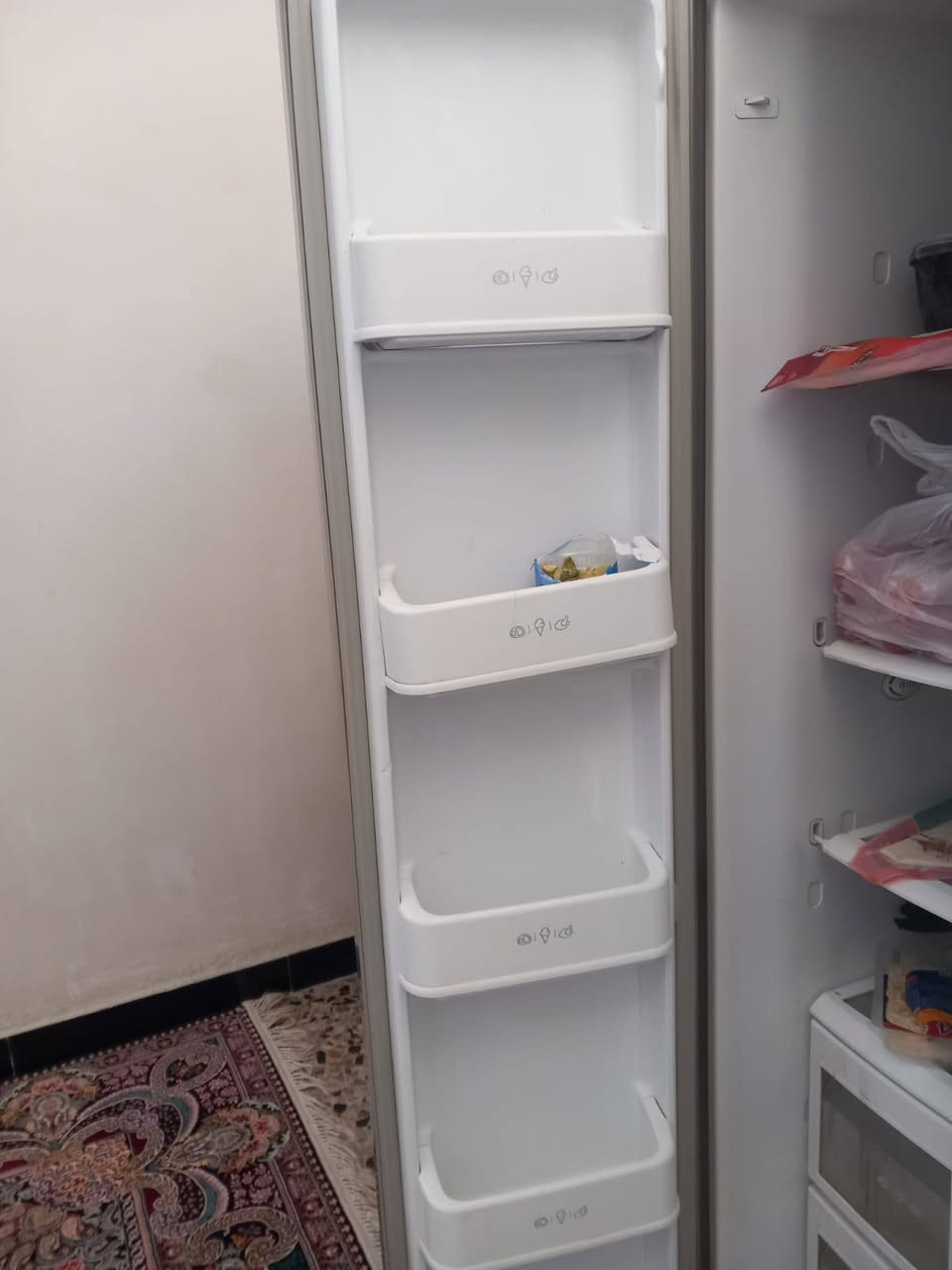 تخم تركي 10 مقاعد سعره 850 صناعه تركي ماخذه ب22 ورقه مكانه الدوره الجمعيه 

غسالة حجم 15 كيلو ماركة شونك اوتوماتيك سعره 250 وبيه مجال بسيط لشراي 
طباخ اربع عيون سعره 100 وبي مجال مكاني صليخ 

ثلاجه حجم جبير هيه مجمده على يسره وثلاجه على يمنه مثل ما موضح بالصور سعره 700 وبيه مجال لشراي مكاني مدينه الصدر الغراض كلهن بدون اضرار للحجز والاستفسار تواصل خاص ***********
