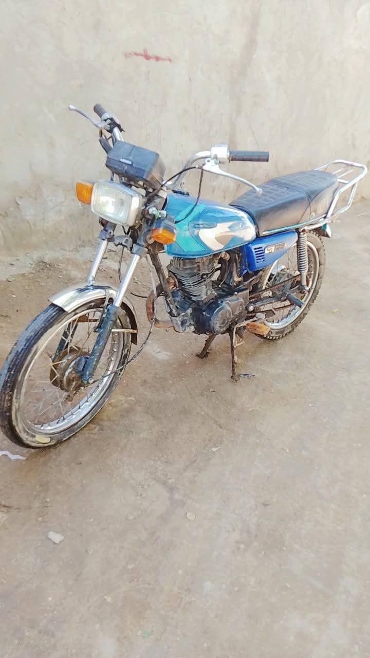 السلام عليكم متاح دراجه كلك للبيع السعر 300 وبيها مجال المكان كربلاء طوريج الجدول الغربي رقم الهاتف ***********
