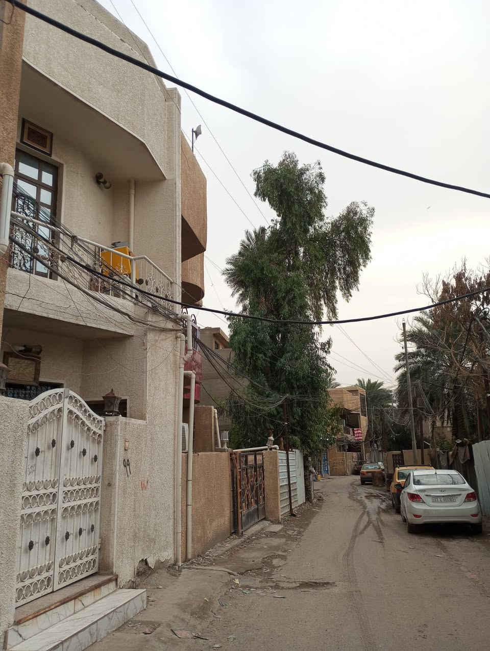 السلام عليكم تعلن شركة الجبوري للعقار والمقاولات العامه عن بيع دار ملك صرف زراعي سند 25 في منطقة الكريعات شارع الاعياده بناء نضيف
1 المساحة 80 متررر
2 الواجه 5 مترررر 
3 النزال 16 متررر 
4 عرض الشارع 7 مترررر 
5 السعر 185 مليون وبي مجال 
يحتوي على طابقين وبيتونه وسطح 
الطابق الأول طرمه وصاله وحولي ومطبخ ومنور وخدمات 
الطابق الثاني غرفتين نوم وحولي وخدمات وبيتونه وسطح 
عنوان الشركة الكريعات الكويتي شارع حسينية ابي تراب قرب فلكة القرغولي استفسار اتصال على الارقام التاليه 
*********** أبو صكر الجبوري 
***********
