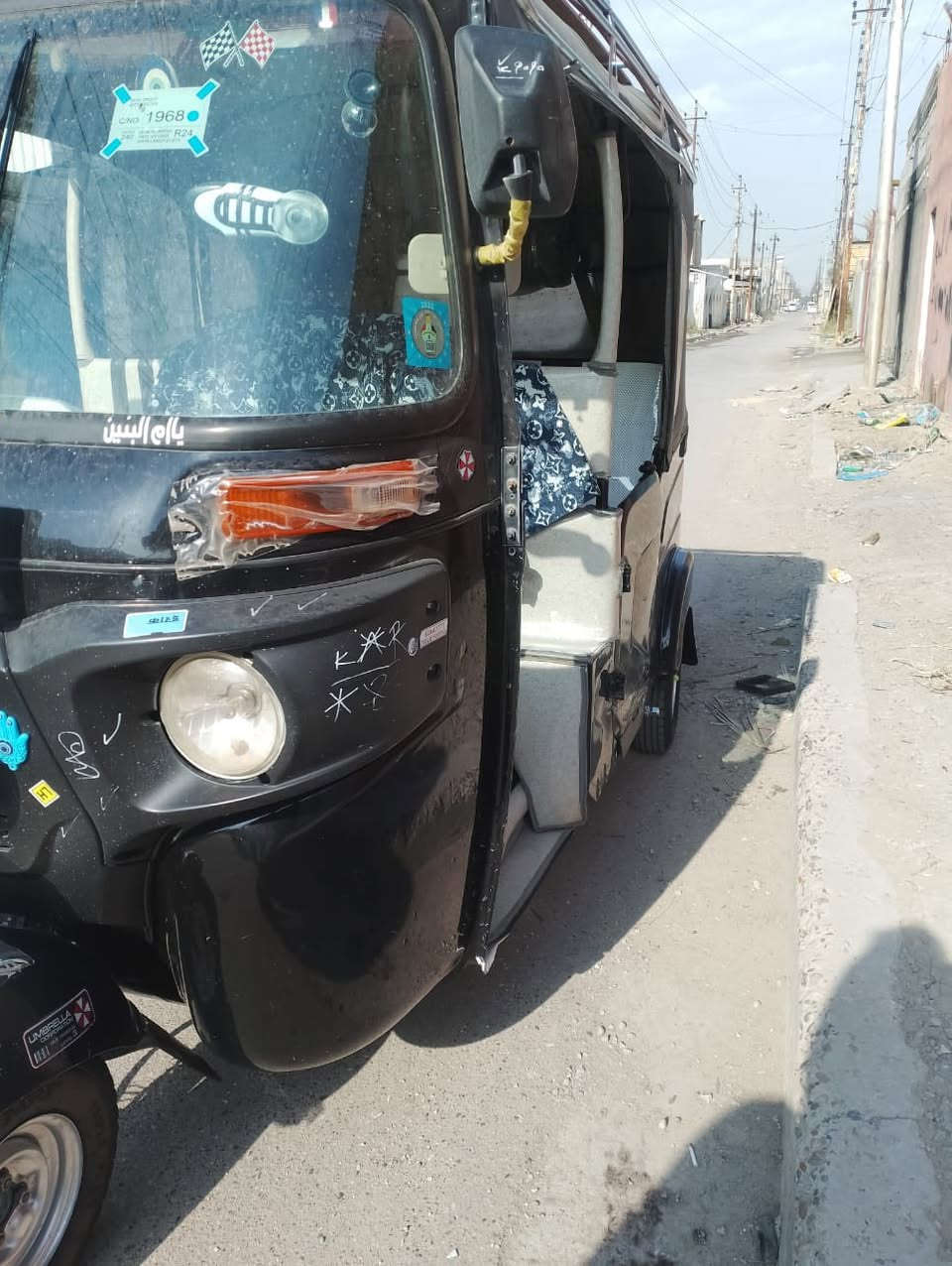 يالله سلام عليكم تكتك للبيع 22كفاله عامه من كلشي مكينه وكشر كفاله رقم بغداد انكليزي باسمي تحويل ثاني يوم مباشر كامله مكمله كبل لل شارع كهربائيات كله شغاله العنوان ديالى بعقوبه السعر اتصل ع رقم ***********
