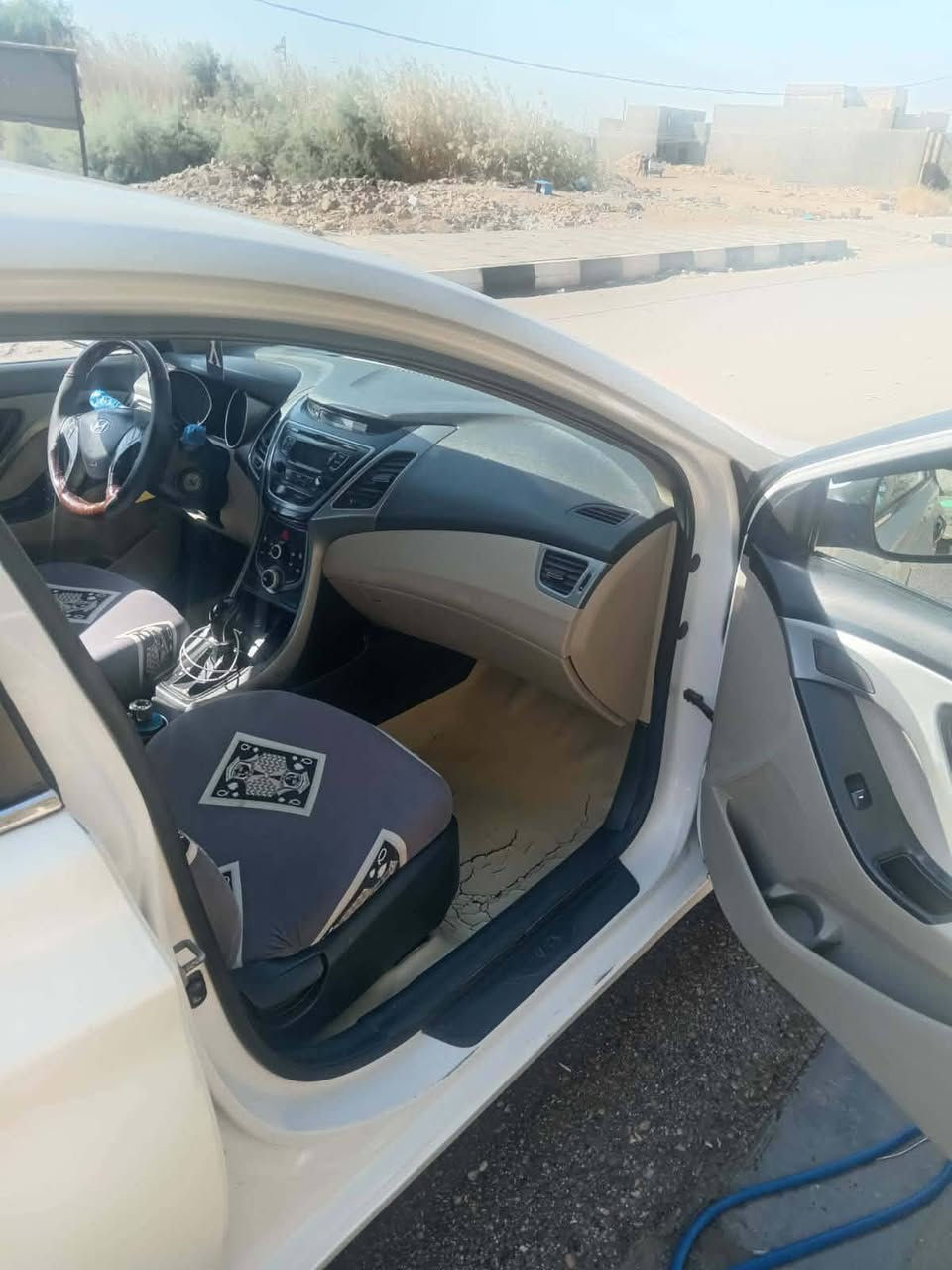 السلام عليكم النترا 2015 خليجي بيه بيبان ثنين مرشوشات بدون فتح من الخارج. محرك 1600 دوش. جاهزه من كلشي سياره بسمي. مداور ثاني يوم. وطخه بلدوسه.  حداديه تخم تاير. عنوان ناصريه سكك. ‏‪***********‬‏
