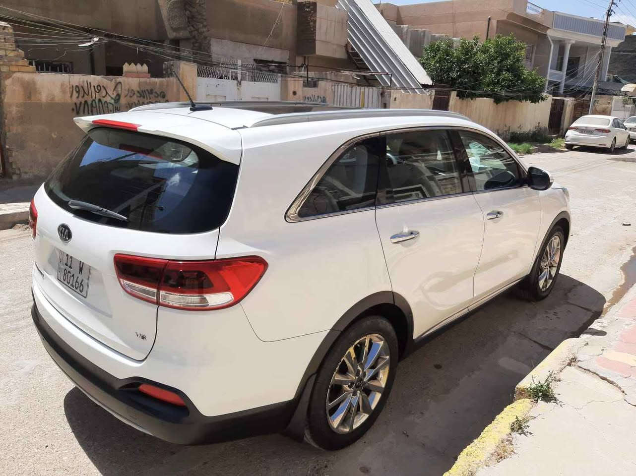 سيارة سورنتو موديل ٢٠١٦ خليجي بلادية بنوراما ماشية ١٠٠ سيارة نظيفة بدون اي حادث السعر المطلوب ٢١ الف للإستفسار الاتصال على 
*********** Colombo, Sri Lanka

