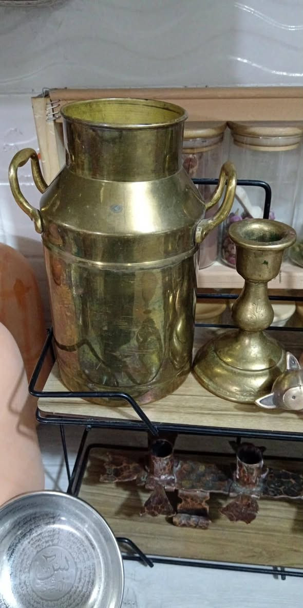 عددد ٢ شمعدان و هاي مدري شسمها سعر قفل ب ٣٠ وزن ثقيل نحاسيات قديم ***********هاذارقمي
