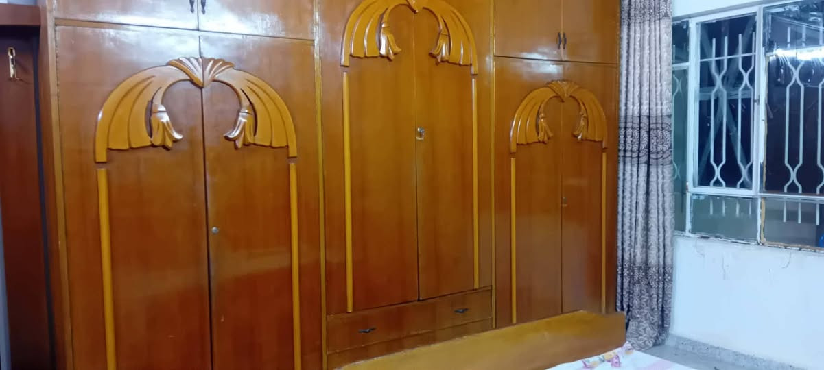 السلام عليكم
غرفه توم كامله نظافه 80٪ نفس ماواضح بالصوره الاستفسار ***********
