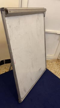 سبورة • مكتبية