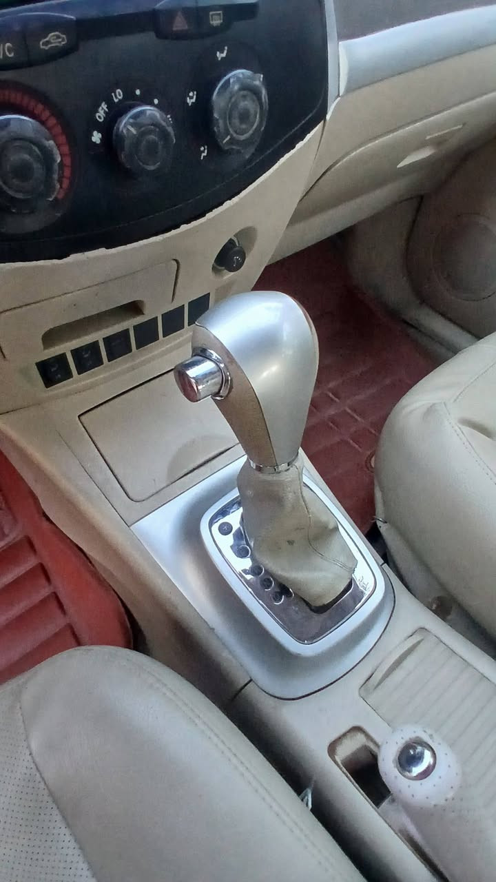 سلام عليكم. تيكو. ٢٠١٢.  مكفوله من الصبغ والتبديل   كير  ميكانيكي جاهزه مكينه كير تبريد حداديه  ماشيه ١١١  فول السعر ٥٥ $ مواصفات  جلد تحكم استيراد  شاشه فتحه سقف   رقم بابل الدولي مكان السياره كربلاء اللاتصال ***********
