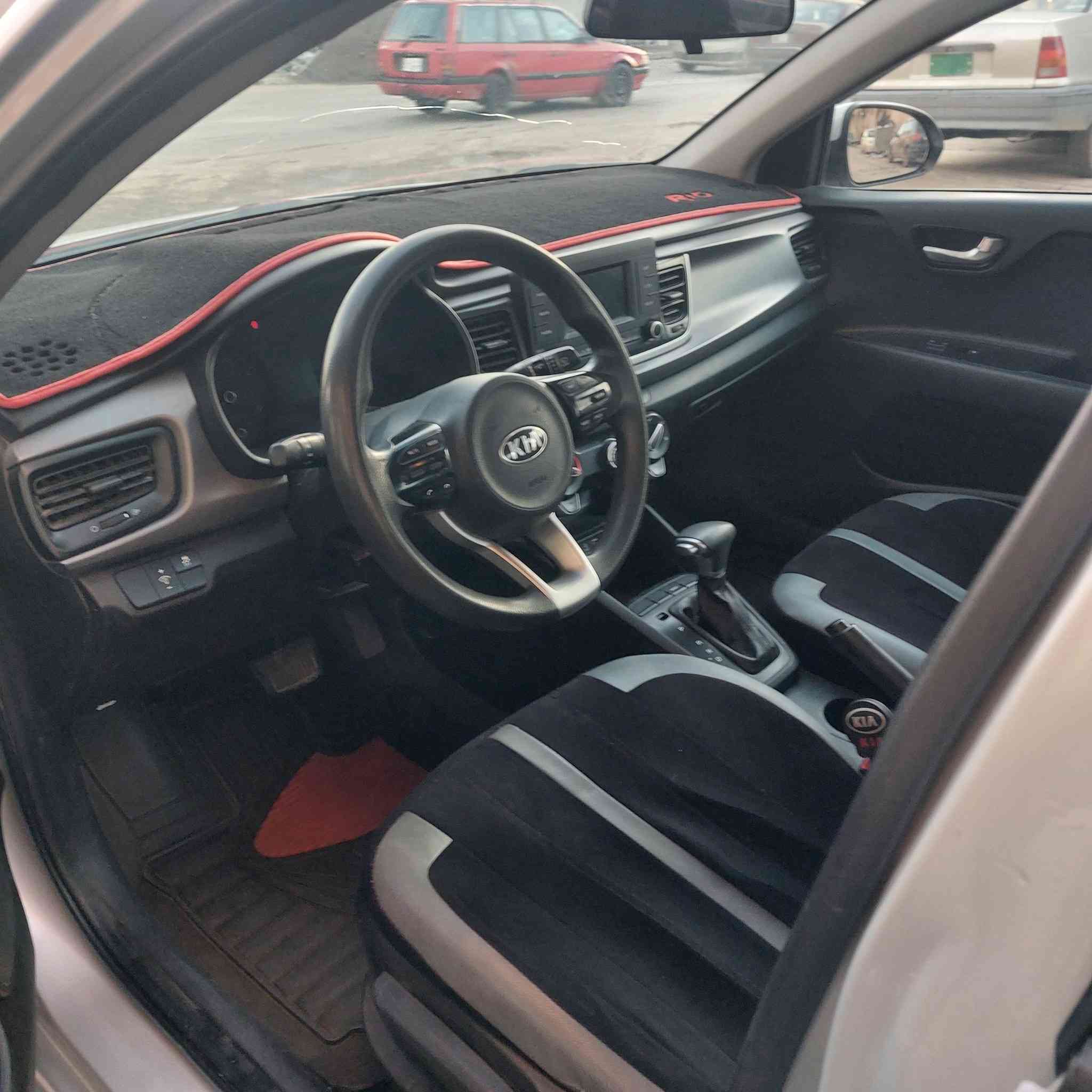 السلام عليكم
كيا ريو ٢٠١٨ موصفات S
رقم أربيل جديد شرط التحويل 
السياره ماشيه ٨٥ 
المحرك شرط والكير شرط
 محرك جيدي اي والكير ايتي 
الضرار جاملغ خلفي وباب 
السعر ١١٥ وبيها مجال للطيبين 
مكاني موصل الجديدة 
***********
