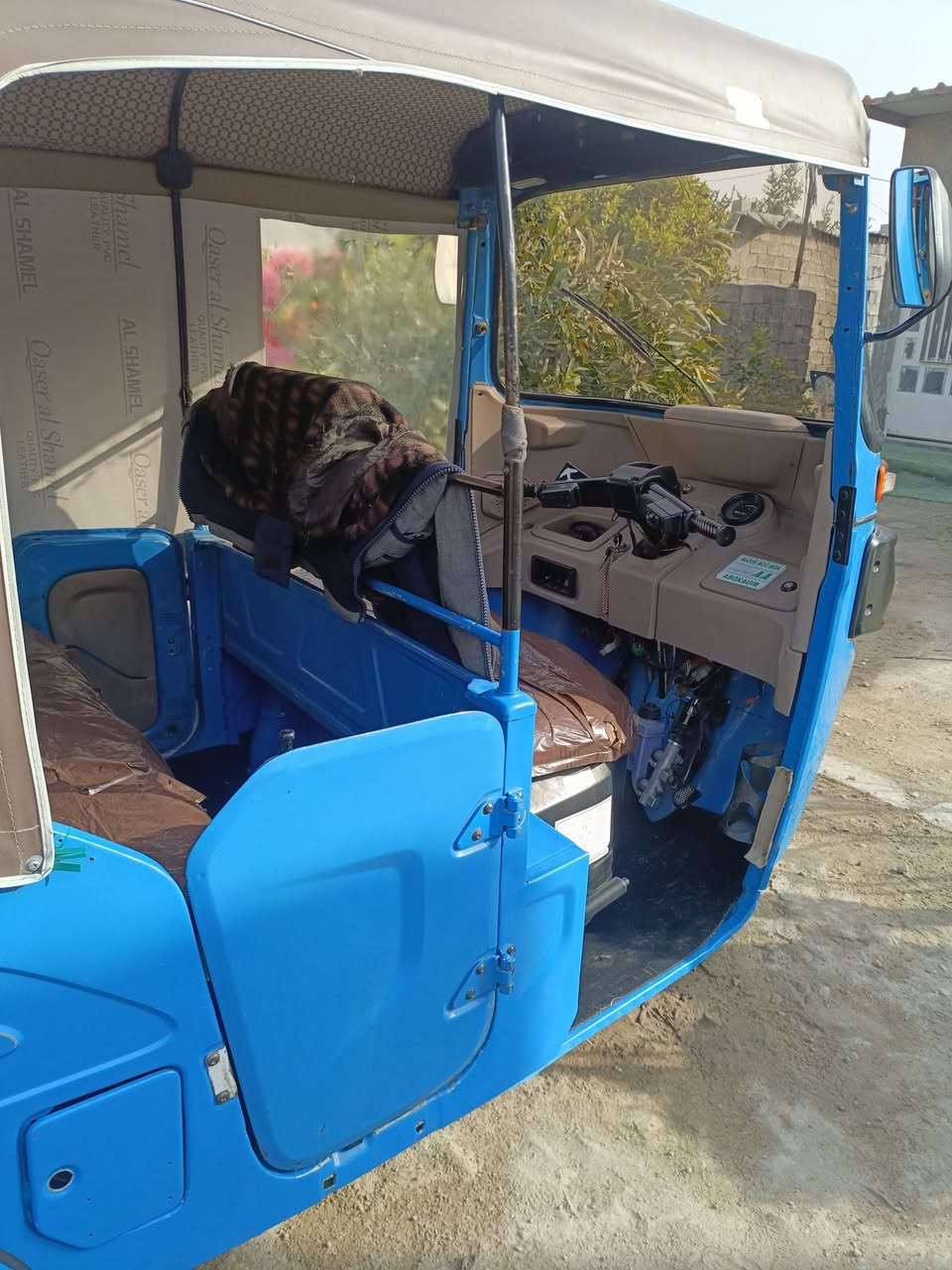 السلام عليكم تكتك موديل 2021 المكان بغداد الشعله 
تكتك جاهزه قطرة خياس ماكو رقم نكليزي سنويه لل 2030 
داخله هزه قبل سبوع مكينه مجفته بس ما مشروكه  كهربائيات كله شغاله تخم تاير جديد السعر خاص ***********
