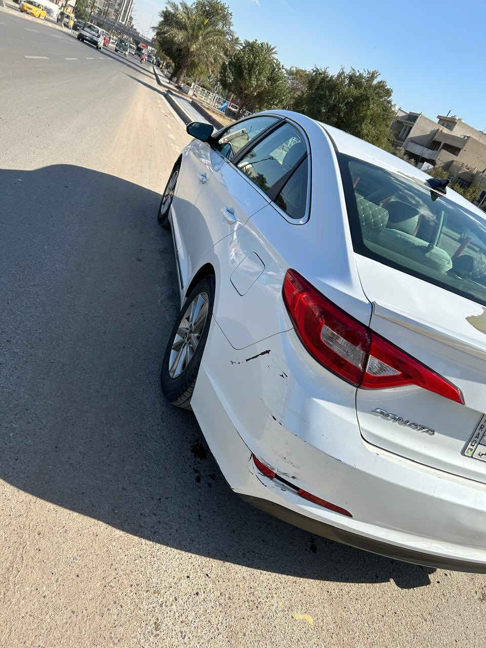 2017 سوناتا
للبيع 
وارد امريكي بدون صبغ 
مواصفات عادية بدون فتحة 
محرك 2400 
كاميرا خلفية 
ثلاثة انظمة قيادة 
استخدام شخصي
ماشيه 95 الف ميل حقيقي
قمارة وبنيد وقبغ جنطة بيها تكشير نتيجة لعيب مصنعي في هذا الموديل وتاركها على وضعها 
بيها بعض الشخوط والملاحظات ايضاً تاركها على وضعها 
كير ومحرك بحالة جيدة 
تبريد شغال 
للاستستفار 
*********** 

السعر 117 وبي مجال بسيط
