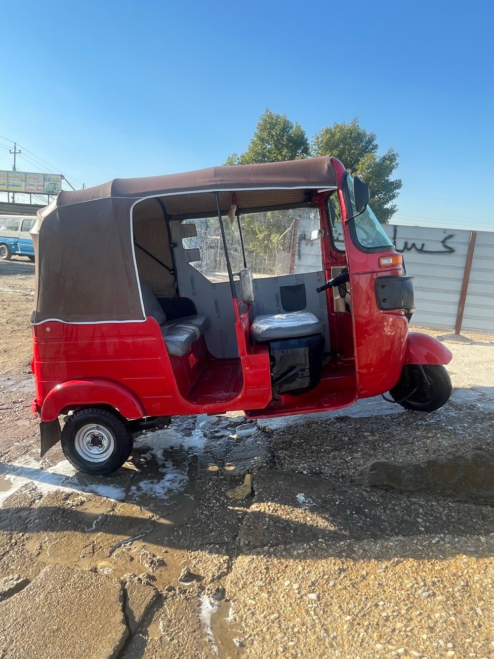 تك توك ١٨ جاهزه من كلشي مرقمه رقم بغداد 
كلشي جديد من مكينه وضفاير وباتري وتايرات 
عنوان جسر ديالى القديم شارع الاطفاء 