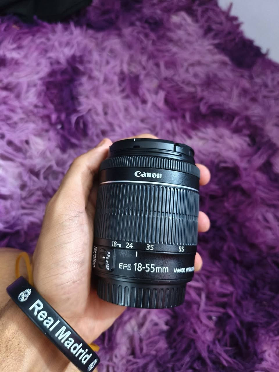 الكاميرا: Canon EOS 250D
الحالة: نظيفة وتعمل بكفاءة، بدون أعطال.
المستشعر: APS-C بدقة 24.1 ميجابكسل.
تصوير فيديو: 4K وFull HD.
شاشة لمس متحركة بالكامل (Flip Screen).
تركيز تلقائي سريع بتقنية Dual Pixel AF (في تصوير Full HD).
اتصال Wi-Fi وBluetooth لنقل الصور إلى الهاتف.
مناسبة لتصوير كرة القدم، الطبيعة، الأشخاص، وصناعة المحتوى.
تأتي مع عدسة زوم (كما في الصور).
السعر/850000 
مكاني / بغداد العبيدي 
مكفولة من كلشي


**إذا كنت صاحب هذا الإعلان وتريد حذفه لأي سبب، رجاءا أرسل رسالة إلى الدعم الفني**