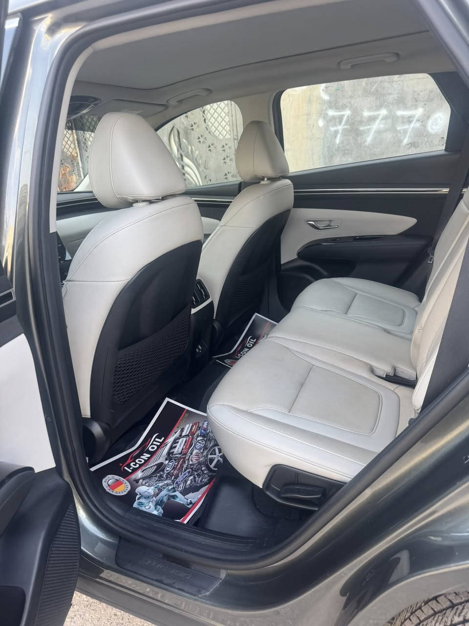 توسان لمتد vip فول الفول امريكي السياره بهيج نضافه وهيج مواصفات جدياً قليل 
حادث موضح بصور بدون ايرباك بدون تبديل نفسهن اصلحن ونصبغن ع حد ضربه دعاميات ابلاديه 
لون السياره زيتوني ع سموك  
المواصفات LIMITED VIP
1- بصمة تشغيل 
2- بصمة ابواب لمس دخول ذكي 
3- بنوراما على طول السيارة 
4- صندوق كهرباء شفط 
5- كامرات 360 درجة ( جانبية - امامية - خلفية ) 
6- كامرات مع الاشارة 
7- السيارة تتقدم وترجع ب البصمة 
8- تبريد تدفئة كشنات 
9- كشنات جلد كريمي 
10- كشنات كهرباء 
11- اضواء محيطية 67 لون اختياري 
12- كشنات خلفية هيتر 
13- مرايات تعتيم ذاتي 
14- ابل كار بلي 
15- اندرويد اوتو 
16- شاشة دجيتل 3 اشكال للقيادة 
17- اشاير ترحيب 
18- اضواء امامية LED زنون 
19- اضواء خلفية LED
20- هوك خلفي 
21- فول اوامر صوتية 
22- جامات اوتو 
23- قطعتين تبريد 
24- اشارات ب المري
25- كير دكم 
26- شفتات ستيرن 
27- تحكمات ستيرن 
28- السيارة فور ويل 
29- محرك 2500 المرغوب 
30- هاند بريك بصمة 
31- شحن واير ليس 
32- منافذ شحن 
33- اوتو هولد 
34- تشغيل عن بعد 
35- السيارة اوتو بارك 
36- حساسات امامية 
37- حساسات خلفية 
38- كير AT المرغوب 
39- رادار امامي رادار خلفي رادار جانبي 
40- نقطة عمياء 
وبعد بيها هواي مواصفات
مكان سياره زعفرانيه 
استفسار ***********
