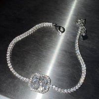 … لدينا اساور مميزة فان  كليف صدفي وردي  و سوار تنس  فضة جديد عيار 925...